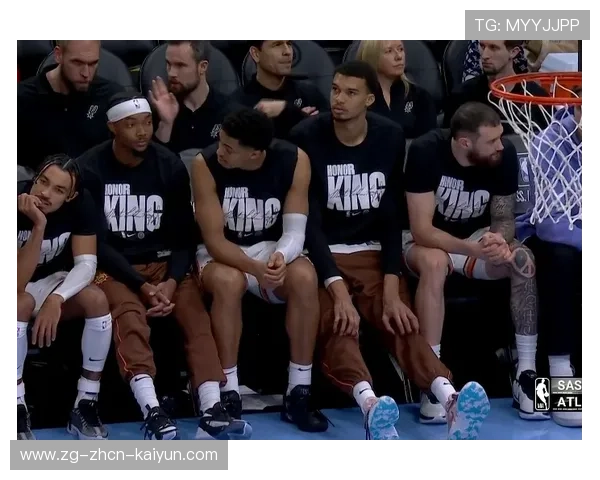 文班38+12+5+5帽+6三分炸场！马刺末节18分收割公牛